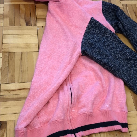 Canada wonderland sweater - Picture 2 of 2